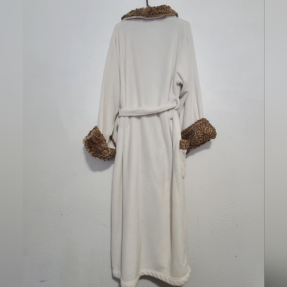 Pottery barn long robe faux fur white - Picture 2 of 12